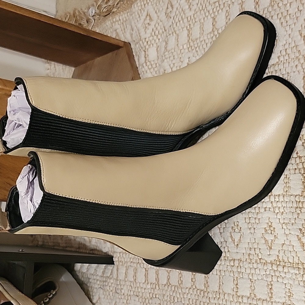 ASOS design heeled leather chelsea boots in off white - women's size 7 NWOT